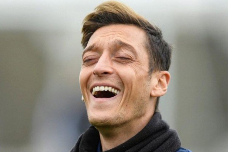 Scholes: "Mesut &Ouml;zil'i alın!"