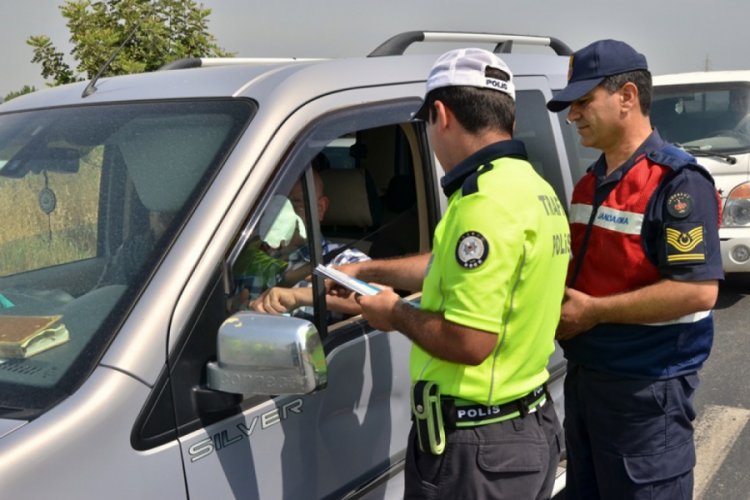 jandarma ve polist trafik denetimi ger&ccedil;ekleştirdi