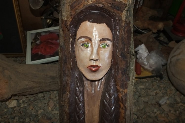Eski kapılar sanat eserine d&ouml;n&uuml;ş&uuml;yor