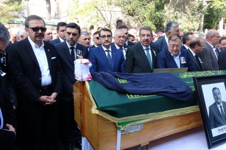 Bakan D&ouml;nmez, Faruk Kula'nın cenaze t&ouml;renine katıldı