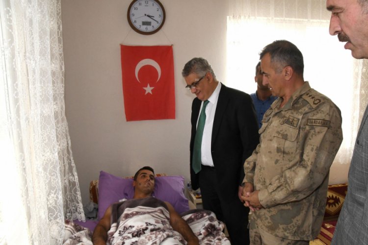 Vali Aykut Pekmez'den 'Barış Pınarı Harekatı' gazilerine ziyaret