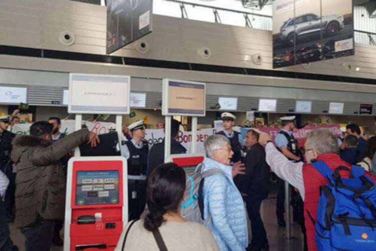 Ter&ouml;r &ouml;rg&uuml;t&uuml; PKK/PYD yandaşları, havalimanında T&uuml;rklere saldırdı!