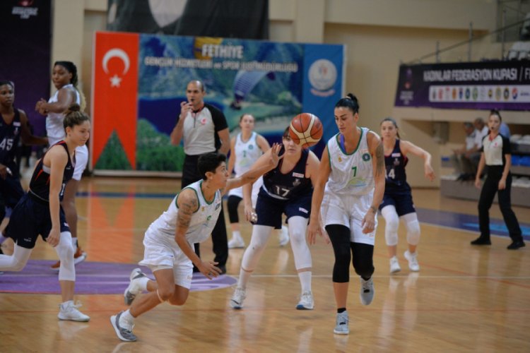 Bursalı Periler galibiyeti seviyor