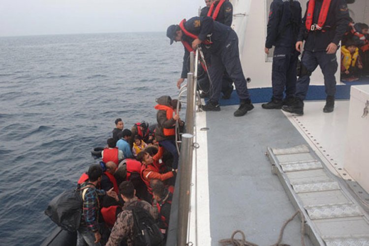 Bir haftada bin 915 d&uuml;zensiz g&ouml;&ccedil;men yakalandı