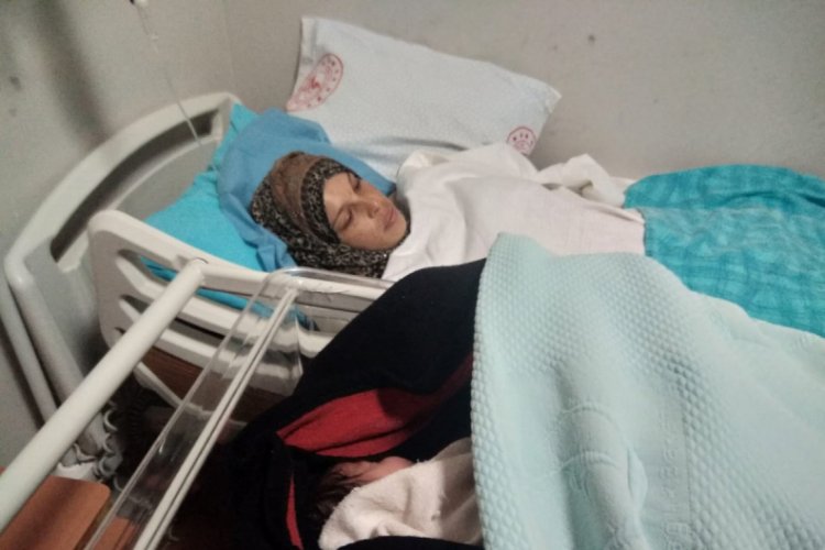 Askerin hastaneye yetiştirdiği Suriyeli Pınar bebek d&uuml;nyaya g&ouml;zlerini a&ccedil;tı