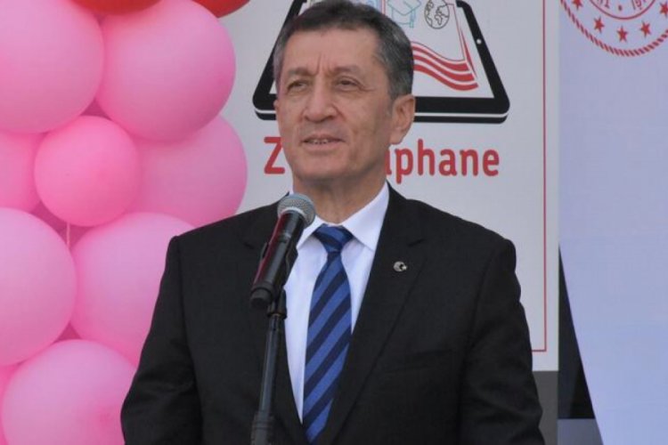 Bakan Sel&ccedil;uk, '&ouml;ğretmenin darbedilmesine' tepki g&ouml;sterdi