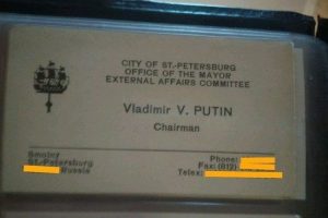 Putin'in kartvizitini 2 milyon Ruble'ye satışa &ccedil;ıkardı