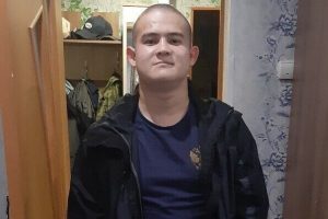 Rus asker, kışlasındaki 8 askeri &ouml;ld&uuml;rd&uuml;