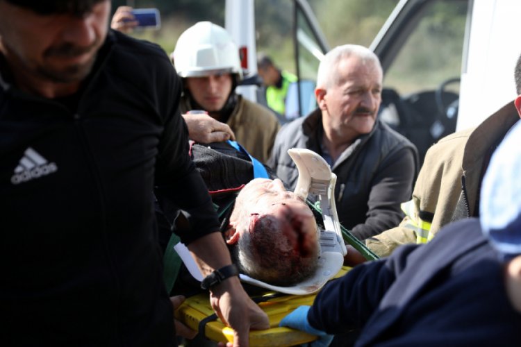 Bursa'da uçuruma yuvarlanan otomobilin sürücüsü ağır yaralandı