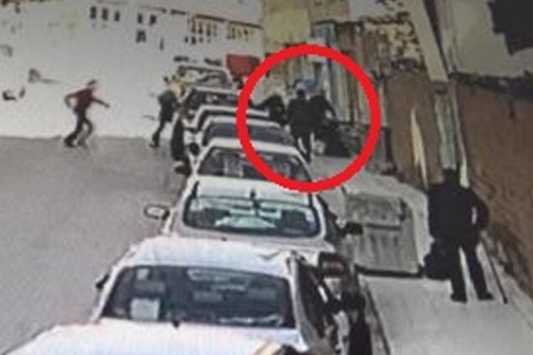 Sokak ortasında dehşet! 2 kadını b&ouml;yle bı&ccedil;akladı