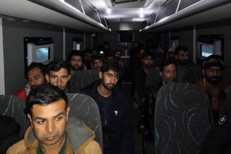 Gaziantep'te 29 d&uuml;zensiz g&ouml;&ccedil;men yakalandı