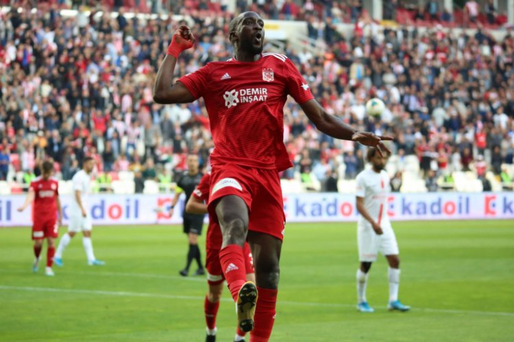 Yiğidolar evinde kral