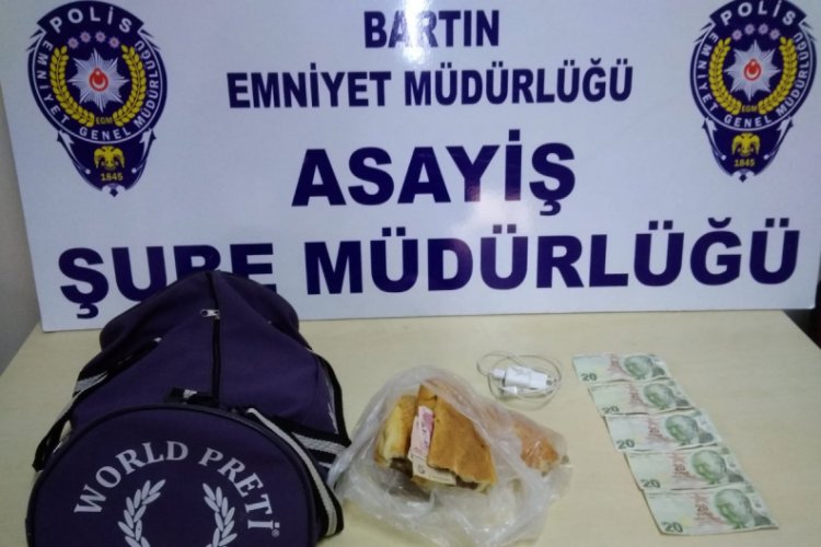 &Ccedil;aldığı paraları ekmeğin i&ccedil;inde saklayan ş&uuml;pheli yakalandı