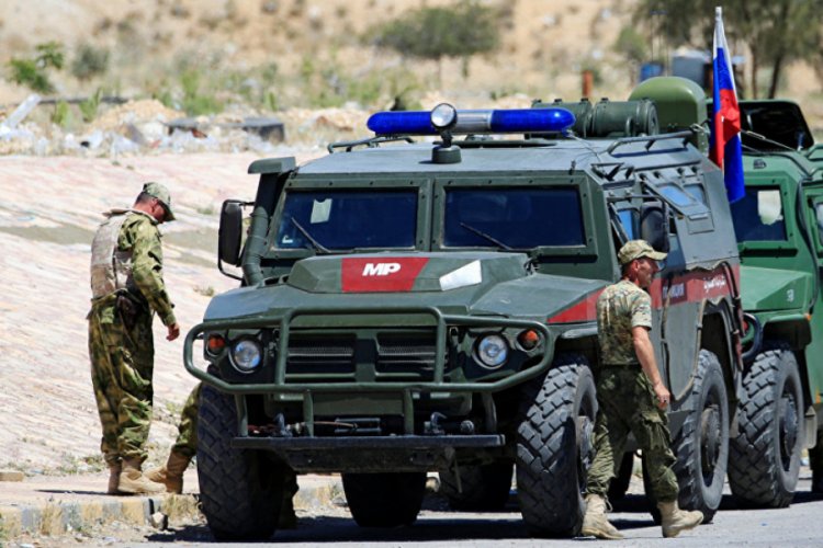 Rus askeri polisi Suriye-T&uuml;rkiye sınırında 3 g&uuml;zergahta devriye yaptı