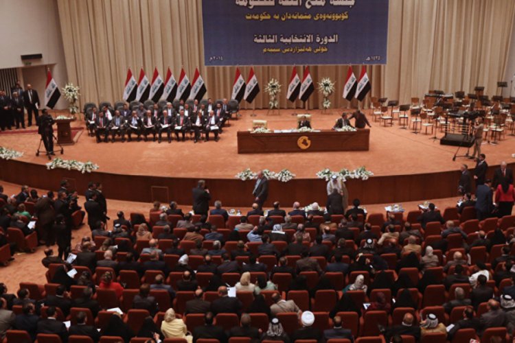 Irak Meclisinde se&ccedil;im galibi Sadr grubu, muhalefete ge&ccedil;ti