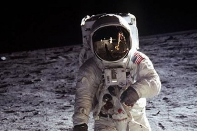 Ay'a ilk kez kadın astronot ayak basacak