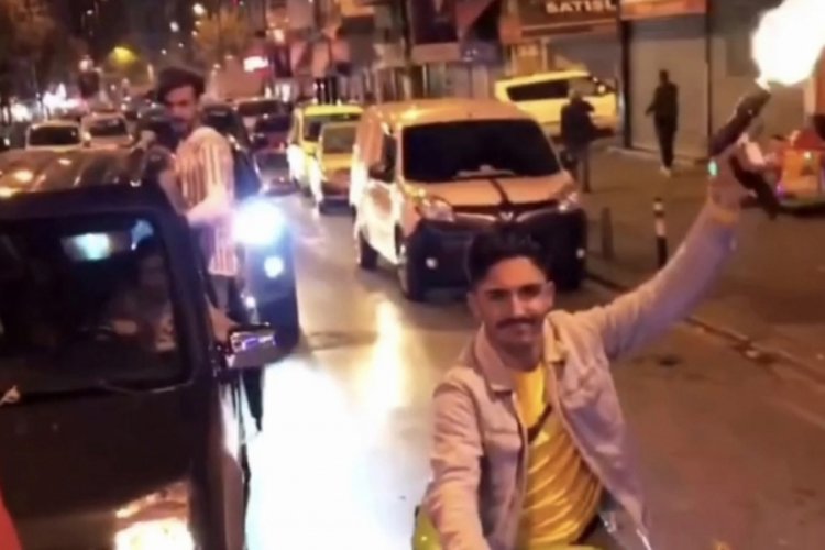 Asker eğlencesinde magandalar trafikte havaya ateş a&ccedil;tı