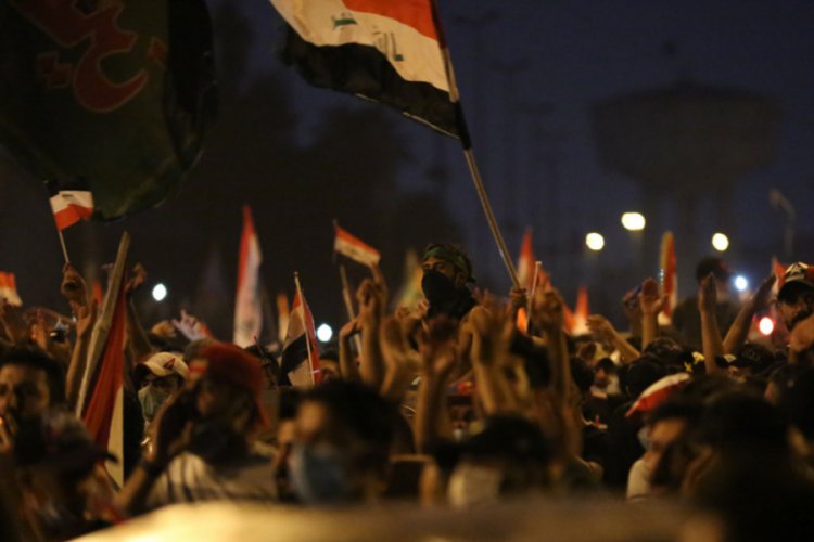 Bağdat'ta Tahrir g&ouml;stericilerine m&uuml;dahale s&uuml;r&uuml;yor