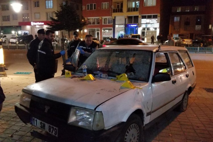 Kızıyla g&ouml;r&uuml;şmesini istemediği kişiye polis merkezi &ouml;n&uuml;nde ateş a&ccedil;tı