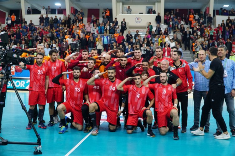 A Milli Erkek Hentbol Takımı'ndan asker selamı