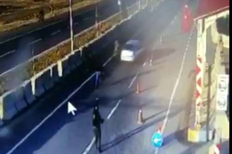 Otomobilde ka&ccedil;ak sigaralarla yakalanan 2 kişi, polis &ccedil;ıktı