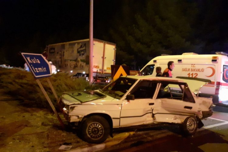 Tır ile otomobilin &ccedil;arpıştığı kazada 2 kişi yaralandı