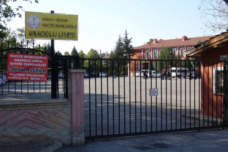 Taciz ş&uuml;phelisi hademe, kız &ouml;ğrenciye cinsel i&ccedil;erikli video izletmiş