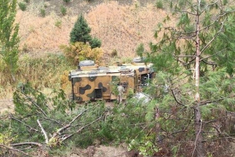 Kahramanmaraş'ta askeri ara&ccedil; devrildi