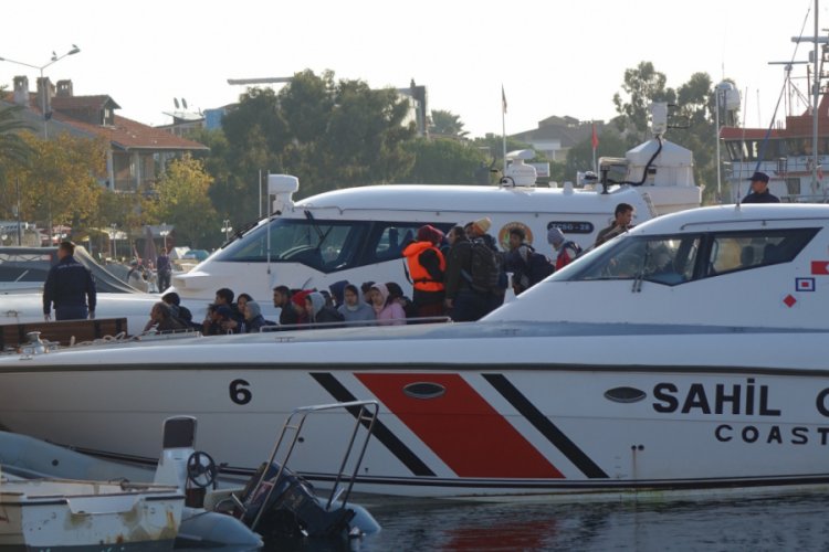 Lastik botlarda 1 Afgan &ouml;l&uuml; bulundu, 168 Afgan ka&ccedil;ak yakalandı