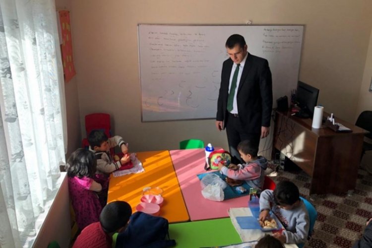 Kaymakam Aydın, minik &ouml;ğrencileri ziyaret etti