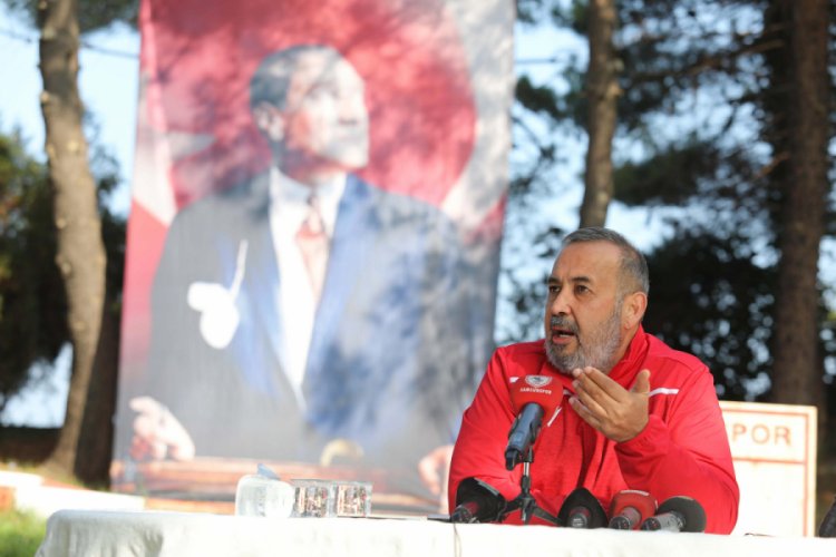 Uyanık: Muhteşem bir pankart, &ouml;z&uuml;r dileyecek bir şey yok