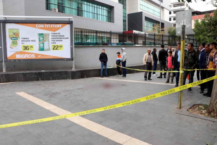 Arkadaşını bı&ccedil;aklayıp &ouml;ld&uuml;rd&uuml;, başında sigara i&ccedil;erek polisi bekledi