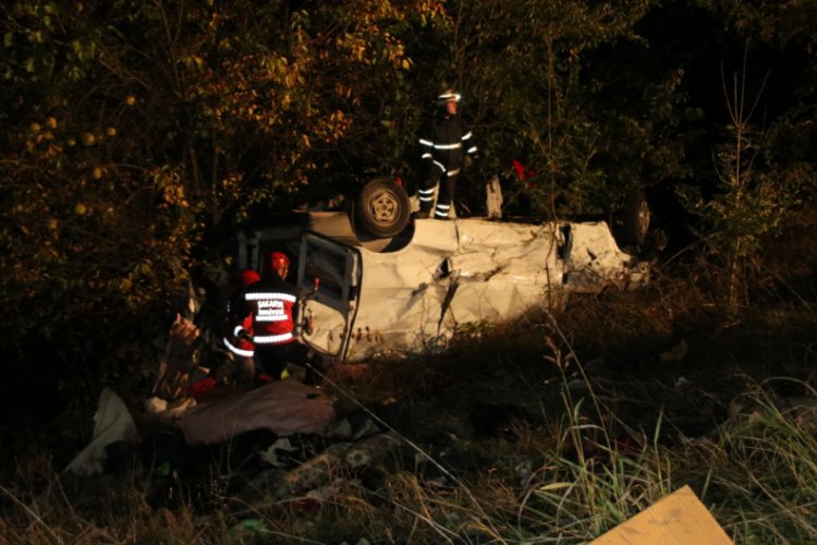 S&uuml;r&uuml;c&uuml; şoka girdi, &ccedil;evrede yaralı arandı