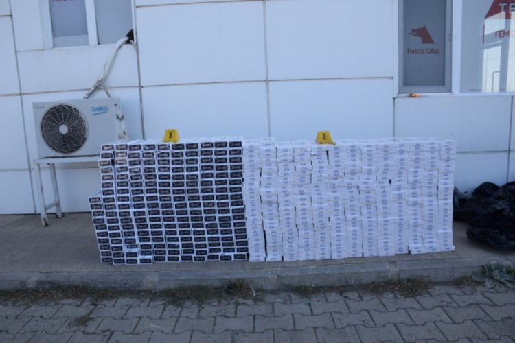 Ka&ccedil;ak sigara ile yakalanan 2 polis serbest bırakıldı