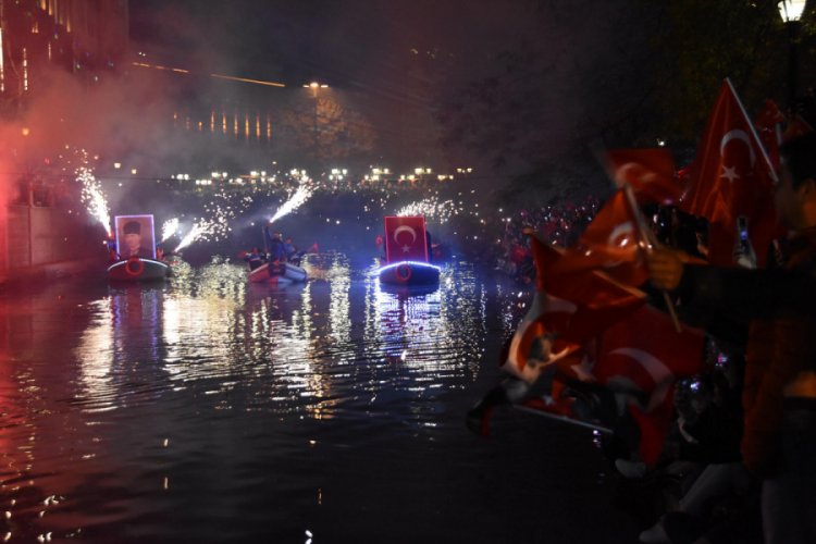 Eskişehir'de Porsuk &Ccedil;ayı'nda 'Cumhuriyet' coşkusu
