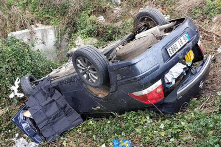 Trafik cezasından yarım saat sonra otomobil devrildi