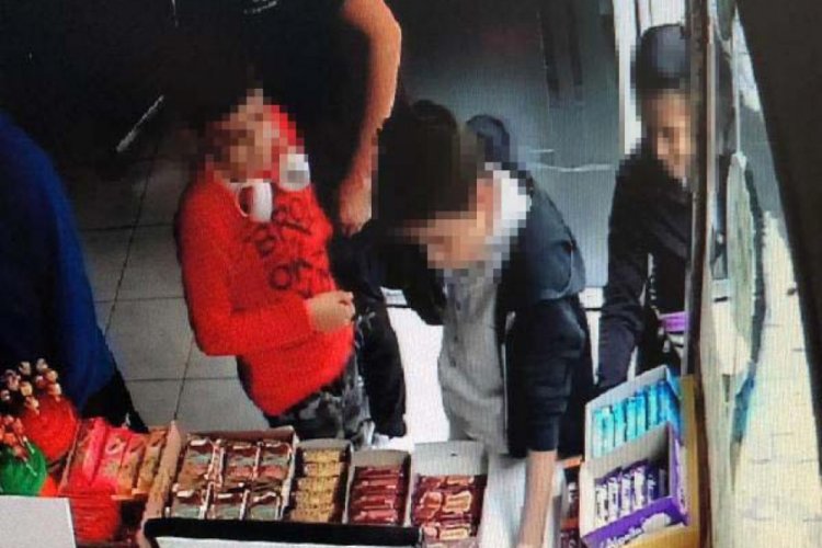 Bursa b&uuml;feden &ccedil;ikolata hırsızlığı kamerada