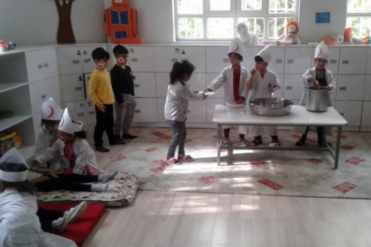 T&uuml;rk Kızılayı'nın &ouml;nemi minik &ouml;ğrencilere &ouml;ğretildi