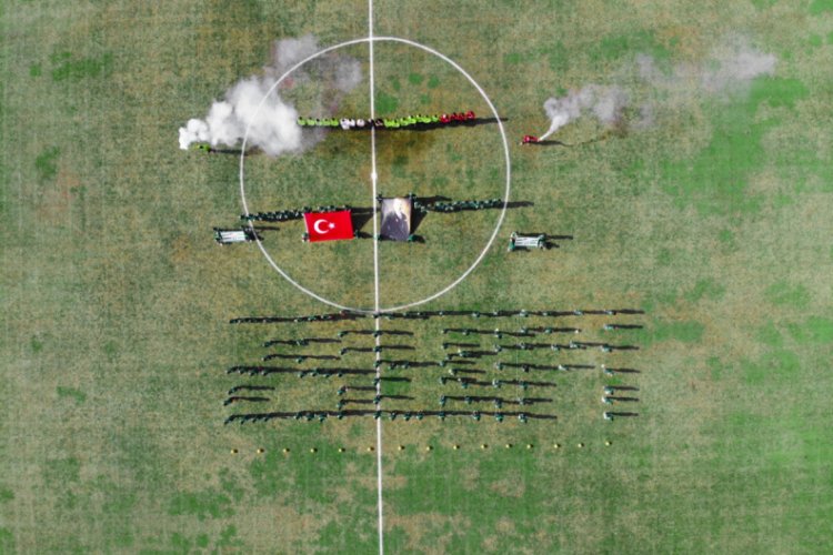 Bursaspor, Cumhuriyet Bayramı'nı altyapı oyuncularıyla kutladı