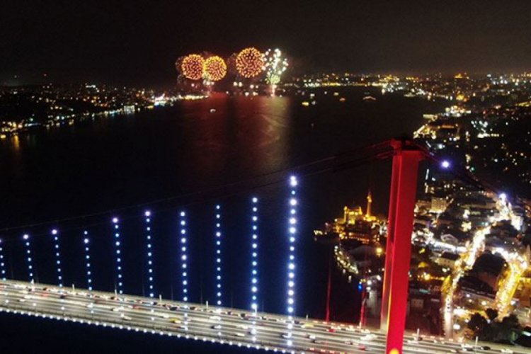 İstanbul Boğazı'nda g&ouml;rsel ş&ouml;len