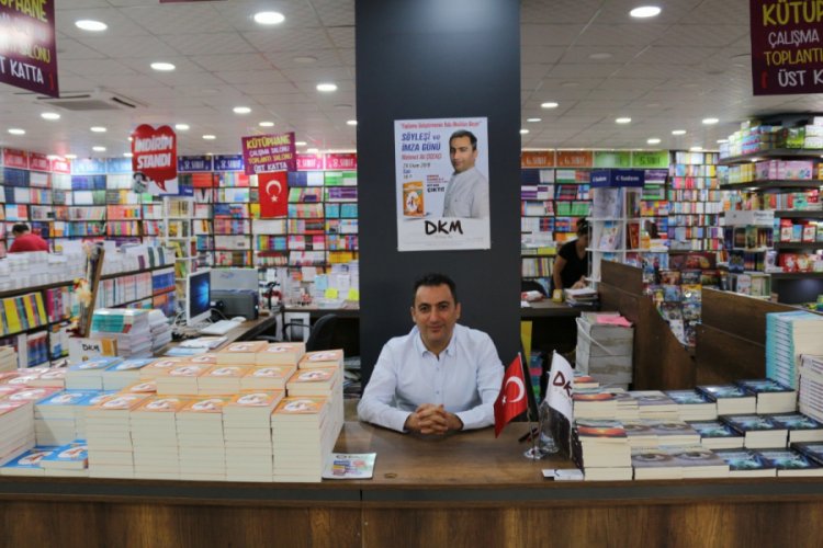 &Ccedil;i&ccedil;ek&ccedil;i: "Bu &uuml;lkenin en b&uuml;y&uuml;k sorunu okumamak"