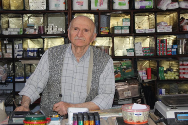 69 yıldır bakkal işletiyor