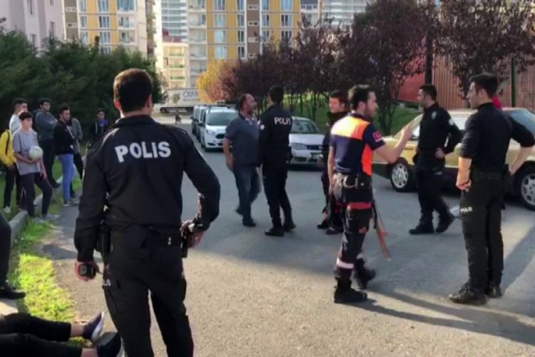 Oğlu dayak yiyen baba &ccedil;ılgına d&ouml;nd&uuml;