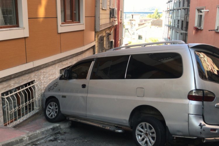 Binaya &ccedil;arpan minib&uuml;s vatandaşları korkuttu