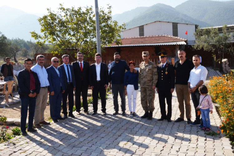 Mehmet&ccedil;iğe T&uuml;rk bayrağıyla destek
