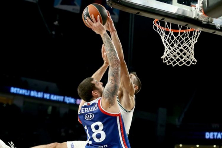 Anadolu Efes Yunanistan deplasmanında