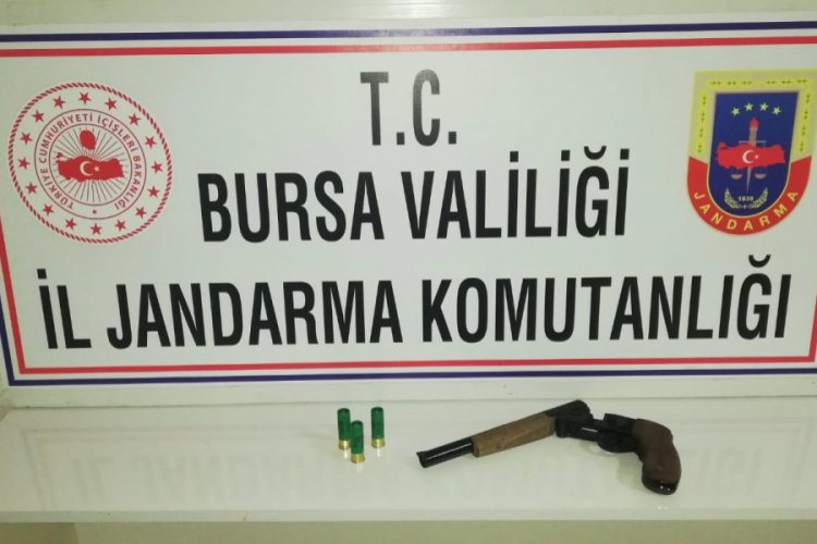 Bursa'da ş&uuml;pheli hareketleri ele verdi