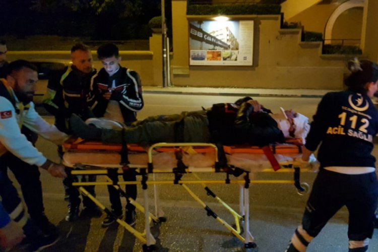 Bursa'da direksiyon hakimiyetini kaybedip d&uuml;şen motosikletli ağır yaralandı