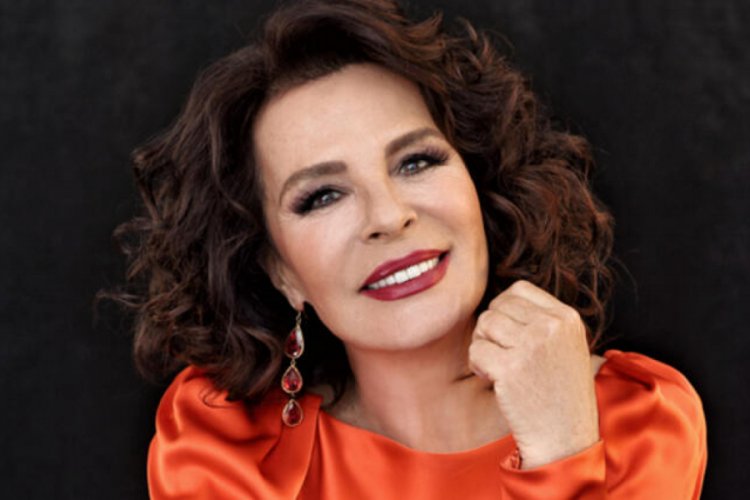 H&uuml;lya Ko&ccedil;yiğit'e Onur &ouml;d&uuml;l&uuml;