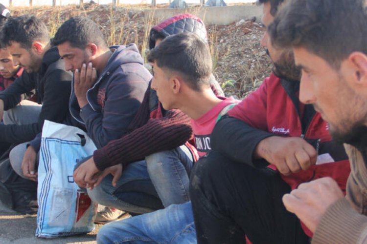 102 d&uuml;zensiz g&ouml;&ccedil;men yakalan